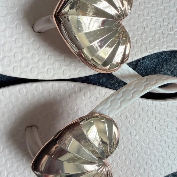 Ipanema Gold Heart Sandals - Picture 3 of 6